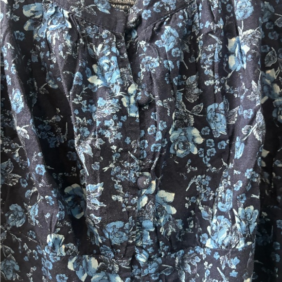 NWT! Old Navy Blue Floral Blouse - Picture 4 of 7